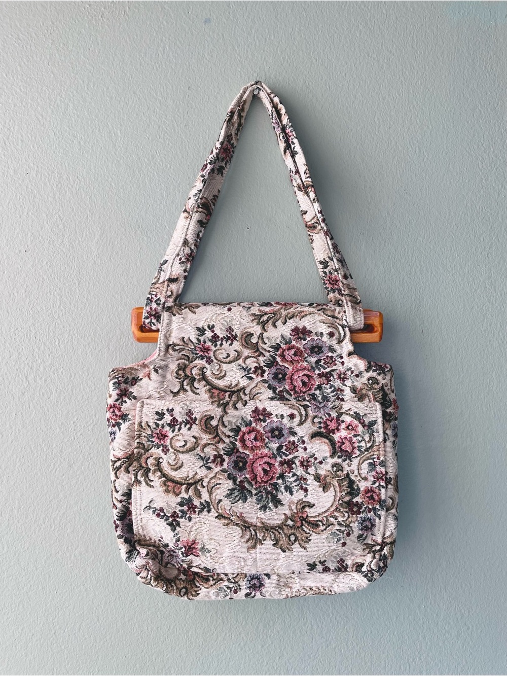 Vintage | 80s Floral Tapestry Purse Bag with Wooden Accents Grannycore